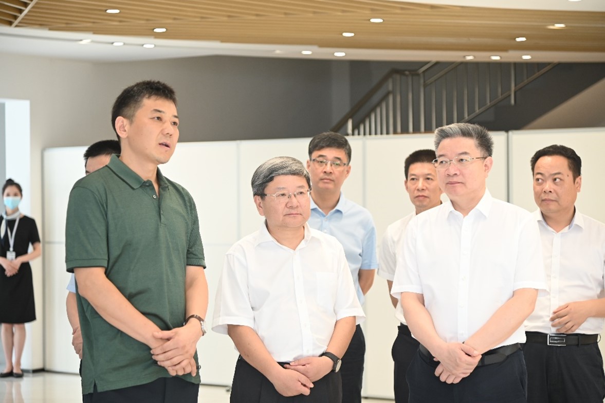 余姚市委书记傅贵荣一行莅临宁波熊猫生物调研园区建设